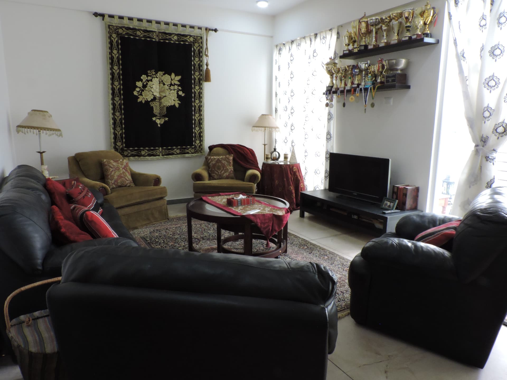 Infinity — living room with leather sofas